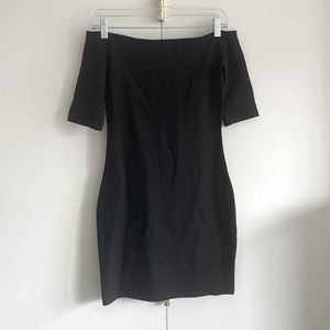 Lulus short-sleeve off the shoulder dress black in size XS. Worn.